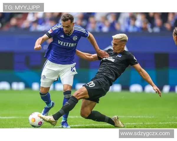 柏林赫塔与柔亚的精彩对决揭示足球战术与团队合作的魅力