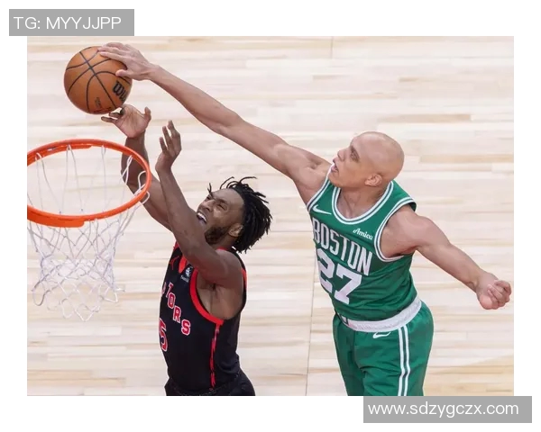 篮球对决凯尔特人全力以赴争夺胜利的精彩瞬间与战术分析